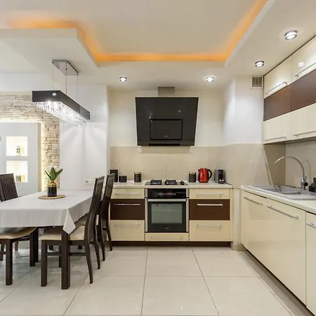 Golden - Location In Center Grzybowska 5 Warschau