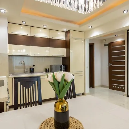 Golden - Location In Center Grzybowska 5 * Varşova