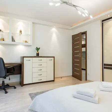 Golden - Location In Center Grzybowska 5 * Varşova